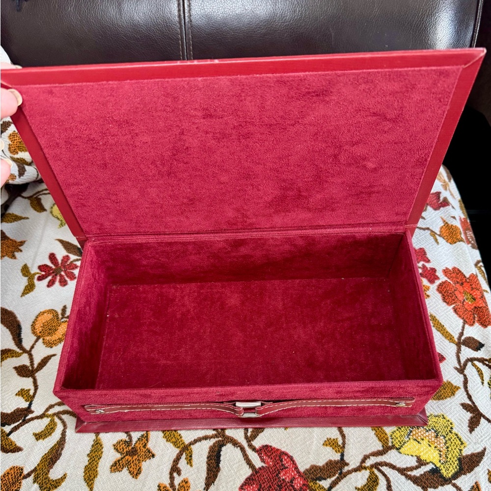 Antique Luxurious Red Velvet Storage Box with Hinged Lid - Picture 4 of 14